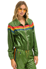 Carregar imagem no visualizador da galeria, 5 STRIPE - WINDBREAKER GARDEN GREEN GLOSSY Women's Outerwear Aviator Nation