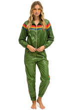 Carregar imagem no visualizador da galeria, 5 STRIPE - WINDBREAKER GARDEN GREEN GLOSSY Women's Outerwear Aviator Nation