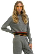 Carregar imagem no visualizador da galeria, LOGO STRIPE RELAXED CROP PULLOVER HOODIE - HEATHER GREY Hoodie Aviator Nation