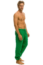 Carregar imagem no visualizador da galeria, MEN'S QUILTED SWEATPANTS - KELLY GREEN Mens Sweatpants Aviator Nation