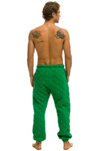 Carregar imagem no visualizador da galeria, MEN'S QUILTED SWEATPANTS - KELLY GREEN Mens Sweatpants Aviator Nation