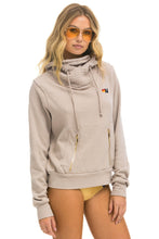 Cargar imagen en el visor de la galería, NINJA PULLOVER HOODIE - SAND Hoodie Aviator Nation