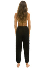 Laden Sie das Bild in den Galerie-Viewer, QUILTED SWEATPANTS - BLACK Women's Sweatpants Aviator Nation