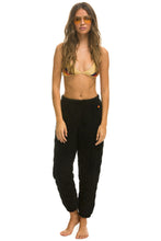 Laden Sie das Bild in den Galerie-Viewer, QUILTED SWEATPANTS - BLACK Women's Sweatpants Aviator Nation