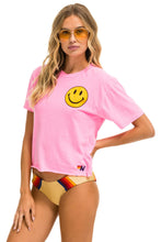 Laden Sie das Bild in den Galerie-Viewer, SMILEY 2 BOYFRIEND TEE - NEON PINK Boyfriend Tee Aviator Nation