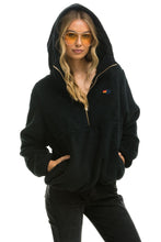 Laden Sie das Bild in den Galerie-Viewer, TEDDY APRES HOODED HALF ZIP JACKET - BLACK Women's Outerwear Aviator Nation