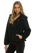 Laden Sie das Bild in den Galerie-Viewer, TEDDY UNISEX HOODED HALF ZIP JACKET - BLACK Women's Outerwear Aviator Nation