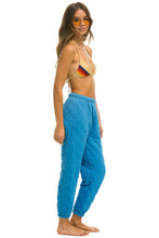 Carregar imagem no visualizador da galeria, WOMEN'S QUILTED SWEATPANTS - OCEAN Womens Sweatpants Aviator Nation