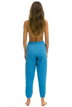 Carregar imagem no visualizador da galeria, WOMEN'S QUILTED SWEATPANTS - OCEAN Womens Sweatpants Aviator Nation