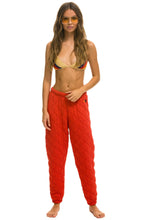 Carregar imagem no visualizador da galeria, WOMEN'S QUILTED SWEATPANTS - RED Womens Sweatpants Aviator Nation