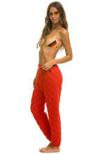 Carregar imagem no visualizador da galeria, WOMEN'S QUILTED SWEATPANTS - RED Womens Sweatpants Aviator Nation