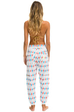 Cargar imagen en el visor de la galería, AVIATOR BOLT EMBROIDERY CARGO SWEATPANTS - WHITE // USA SALE Aviator Nation