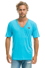 將圖片載入圖庫檢視器 BASIC VNECK - NEON BLUE Tees Aviator Nation