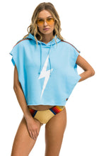 Carregar imagem no visualizador da galeria, BOLT STRIPE SLEEVELESS RELAXED CROPPED PULLOVER HOODIE - SKY Aviator Nation