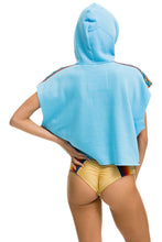 Carregar imagem no visualizador da galeria, BOLT STRIPE SLEEVELESS RELAXED CROPPED PULLOVER HOODIE - SKY Aviator Nation