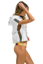 Carregar imagem no visualizador da galeria, BOLT STRIPE SLEEVELESS RELAXED CROPPED PULLOVER HOODIE - WHITE Aviator Nation