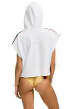 Carregar imagem no visualizador da galeria, BOLT STRIPE SLEEVELESS RELAXED CROPPED PULLOVER HOODIE - WHITE Aviator Nation