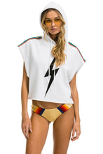 Carregar imagem no visualizador da galeria, BOLT STRIPE SLEEVELESS RELAXED CROPPED PULLOVER HOODIE - WHITE Aviator Nation