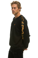 Carregar imagem no visualizador da galeria, CHEETAH STRIPE RELAXED FIT CREW SWEATSHIRT - BLACK // CHEETAH Sweatshirt Aviator Nation