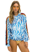 Carregar imagem no visualizador da galeria, CLASSIC VELVET RELAXED PULLOVER HOODIE - BLUE TIGER Hoodie Aviator Nation