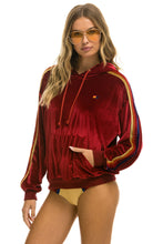 Carregar imagem no visualizador da galeria, CLASSIC VELVET RELAXED PULLOVER HOODIE - RED Hoodie Aviator Nation
