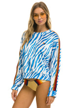 Carregar imagem no visualizador da galeria, CLASSIC VELVET RELAXED SWEATSHIRT - BLUE TIGER Sweatshirt Aviator Nation