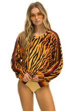 Carregar imagem no visualizador da galeria, CLASSIC VELVET RELAXED SWEATSHIRT - TIGER Sweatshirt Aviator Nation