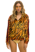 Carregar imagem no visualizador da galeria, CLASSIC VELVET RELAXED ZIP HOODIE - TIGER Hoodie Aviator Nation