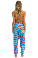 Last inn bildet i Galleri-visningsprogrammet, DIAMOND REPEAT SMILEY 2 EMBROIDERY CARGO COLOR BLOCK SWEATPANTS - SKY SALE Aviator Nation