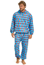 Carregar imagem no visualizador da galeria, DIAMOND REPEAT SMILEY 2 EMBROIDERY SWEATPANTS - SKY Men&#39;s Sweatpants Aviator Nation