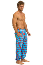 Carregar imagem no visualizador da galeria, DIAMOND REPEAT SMILEY 2 EMBROIDERY SWEATPANTS - SKY Men&#39;s Sweatpants Aviator Nation