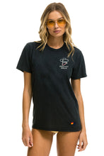 Carregar imagem no visualizador da galeria, DREAMY DRAW 2023 CREW TEE - CHARCOAL Tees Aviator Nation
