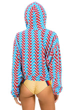 Carregar imagem no visualizador da galeria, GEO ZIG BOLT EMBRIODERY RELAXED CROPPED PULLOVER HOODIE - RED // BLUE Hoodie Aviator Nation