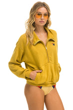 Cargar imagen en el visor de la galería, LOGO EMBROIDERY HALF ZIP SWEATSHIRT - KHAKI Sweatshirt Aviator Nation