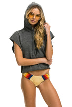 Carregar imagem no visualizador da galeria, LOGO EMBROIDERY SLEEVELESS RELAXED CROPPED PULLOVER HOODIE - HEATHER GREY Aviator Nation