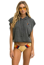 Carregar imagem no visualizador da galeria, LOGO EMBROIDERY SLEEVELESS RELAXED CROPPED PULLOVER HOODIE - HEATHER GREY Aviator Nation