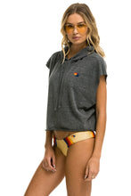 Carregar imagem no visualizador da galeria, LOGO EMBROIDERY SLEEVELESS RELAXED CROPPED PULLOVER HOODIE - HEATHER GREY Aviator Nation