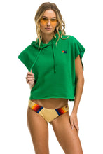 Cargar imagen en el visor de la galería, LOGO EMBROIDERY SLEEVELESS RELAXED CROPPED PULLOVER HOODIE - KELLY GREEN Aviator Nation