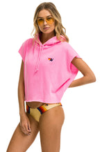 Cargar imagen en el visor de la galería, LOGO EMBROIDERY SLEEVELESS RELAXED CROPPED PULLOVER HOODIE - NEON PINK Aviator Nation