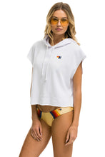 Cargar imagen en el visor de la galería, LOGO EMBROIDERY SLEEVELESS RELAXED CROPPED PULLOVER HOODIE - WHITE Aviator Nation