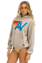 Cargar imagen en el visor de la galería, LOGO PULLOVER RELAXED HOODIE - SAND Hoodie Aviator Nation