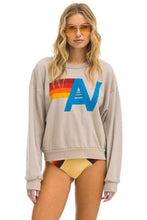 Cargar imagen en el visor de la galería, LOGO RELAXED CREW SWEATSHIRT - SAND Sweatshirt Aviator Nation