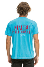 Cargar imagen en el visor de la galería, MALIBU CHILI COOK-OFF 2023 CREW TEE SHIRT - NEON BLUE Tees Aviator Nation
