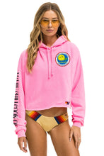 Cargar imagen en el visor de la galería, MALIBU CHILI COOK-OFF 2023 CROPPED PULLOVER HOODIE RELAXED - NEON PINK Hoodie Aviator Nation
