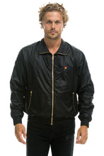 Cargar imagen en el visor de la galería, MEN&#39;S BASIC WINDBREAKER - BLACK Aviator Nation