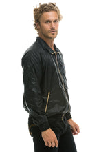 Cargar imagen en el visor de la galería, MEN&#39;S BASIC WINDBREAKER - BLACK Aviator Nation