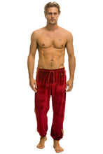 Carregar imagem no visualizador da galeria, MEN&#39;S CLASSIC VELVET SWEATPANTS - RED Mens Sweatpants Aviator Nation