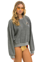 Cargar imagen en el visor de la galería, MOUNTAIN STITCH RELAXED CREW SWEATSHIRT - HEATHER // GREY Sweatshirt Aviator Nation