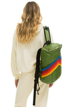 Cargar imagen en el visor de la galería, PEAK PUFFER BACKPACK - GARDEN GREEN Backpack Aviator Nation