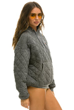 Cargar imagen en el visor de la galería, QUILTED RELAXED PULLOVER HOODIE - HEATHER GREY Hoodie Aviator Nation